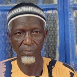 A BBC News África visitou uma unidade policial especializada no combate ao tráfico de pessoas em Serra Leoa para ajudar um pai a tentar encontrar seus filhos desaparecidos. Milhares de pessoas já foram enganadas por traficantes de pessoas na África ocidental e muito poucos foram condenados pelo crime.