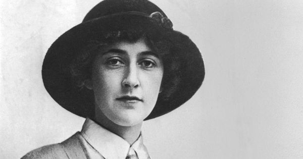Os romances de mistério de Agatha Christie encantam o público há mais de um século, mas, 50 anos após sua morte, ela continua sendo um enigma