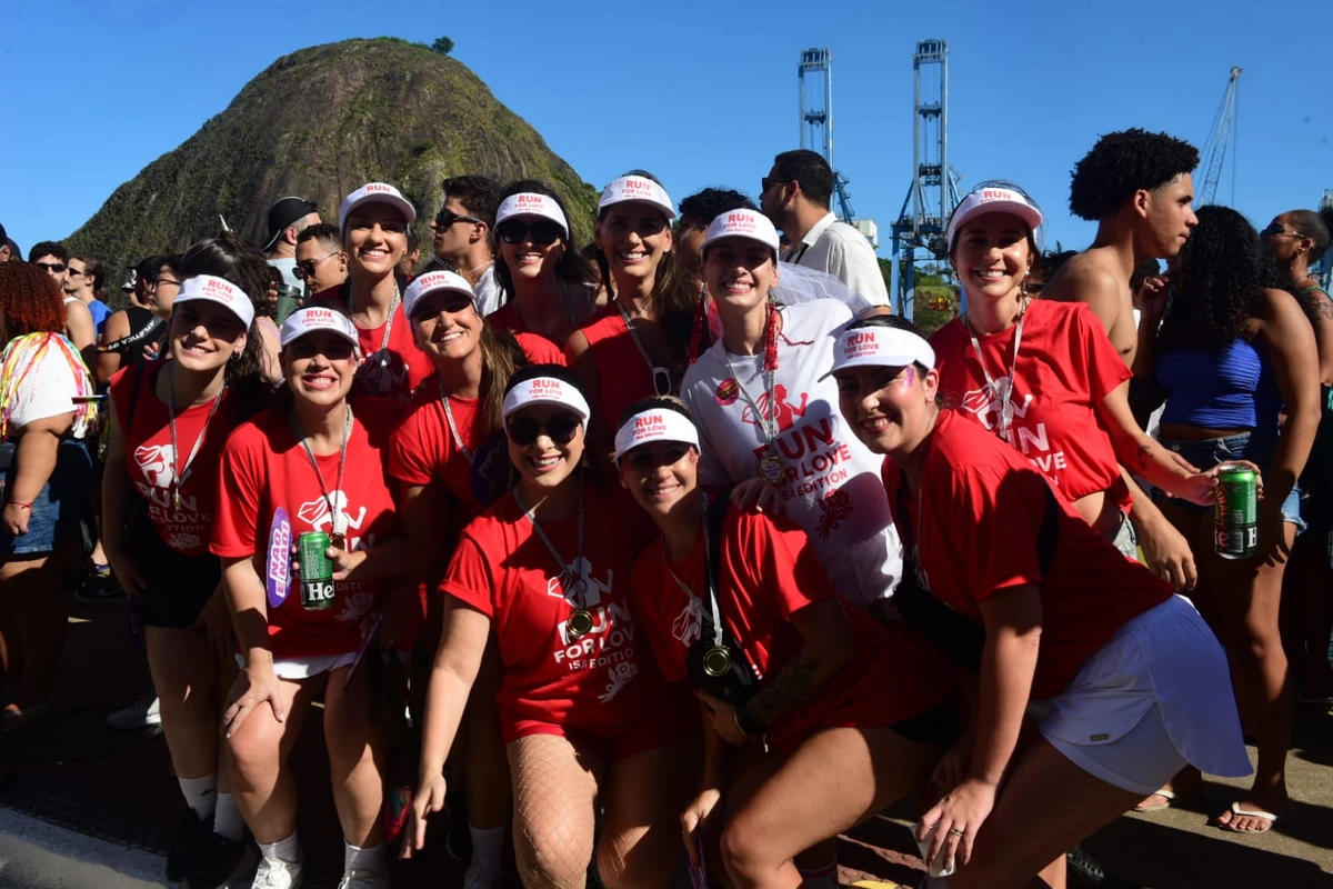 Afrokizomba leva ritmo e representatividade à Avenida Beira-Mar por Ricardo Medeiros