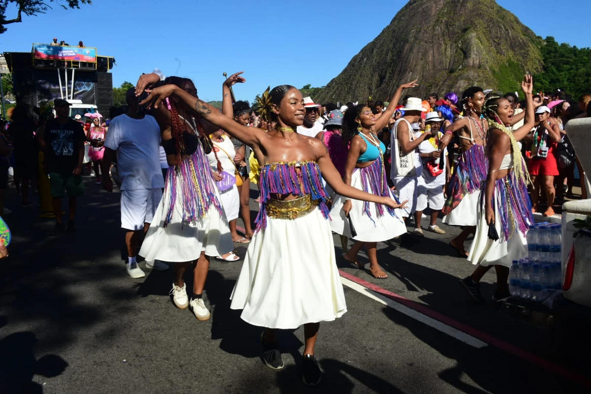 Afrokizomba leva ritmo e representatividade à Avenida Beira-Mar por Ricardo Medeiros