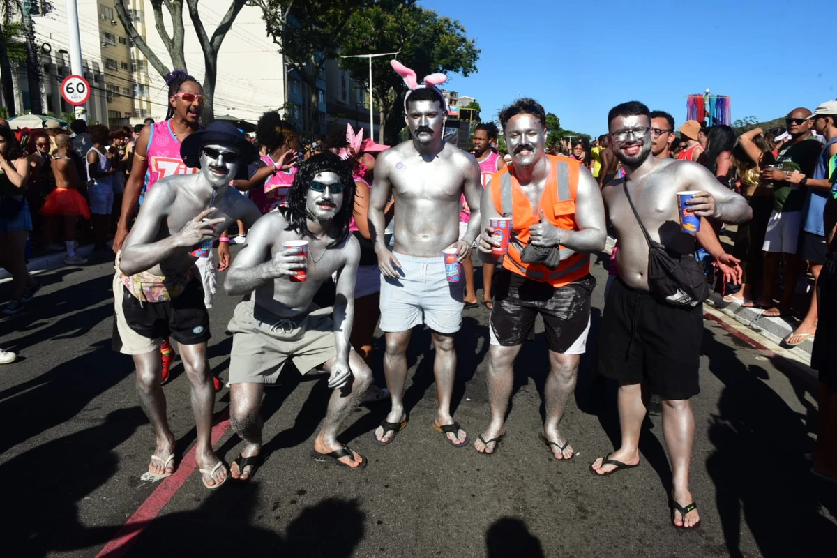 Afrokizomba leva ritmo e representatividade à Avenida Beira-Mar por Ricardo Medeiros