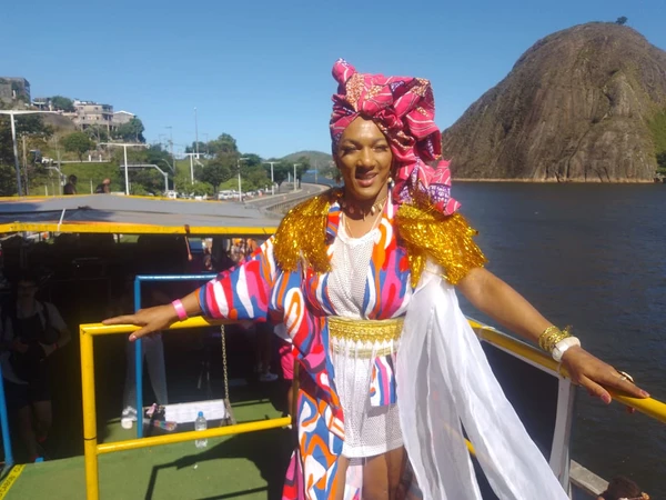 Afrokizomba leva ritmo e representatividade à Avenida Beira-Mar por Ricardo Medeiros
