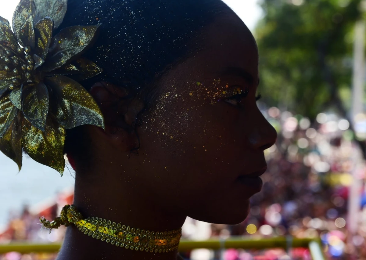 Afrokizomba leva ritmo e representatividade à Avenida Beira-Mar por Ricardo Medeiros