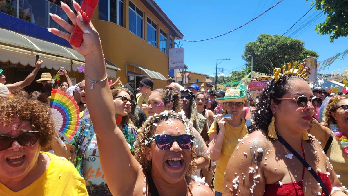 Bloco Banho de Mar à Fantasia, em Manguinhos por Ricardo Medeiros