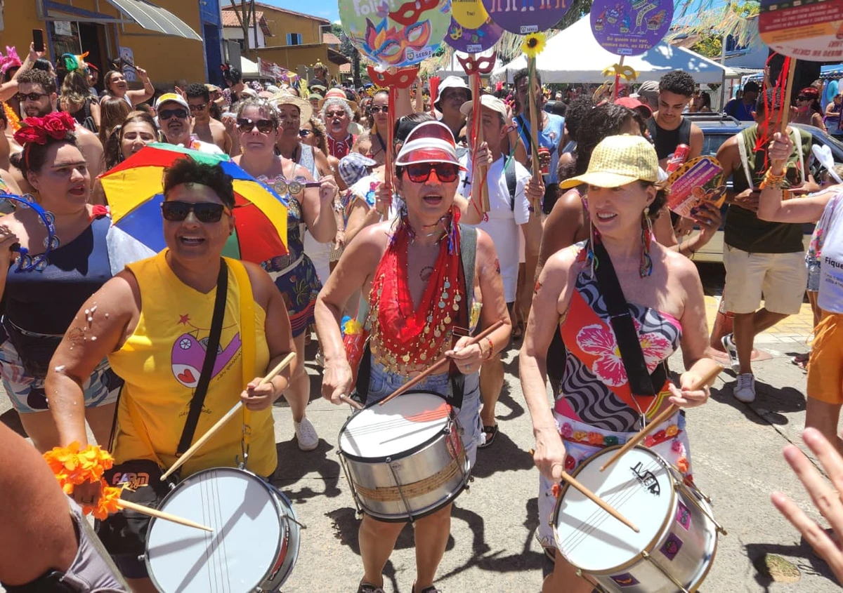 Bloco Banho de Mar à Fantasia, em Manguinhos por Ricardo Medeiros
