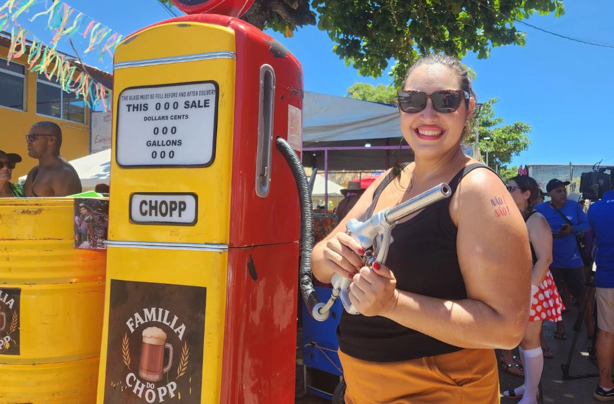 Bloco Banho de Mar à Fantasia, em Manguinhos por Ricardo Medeiros