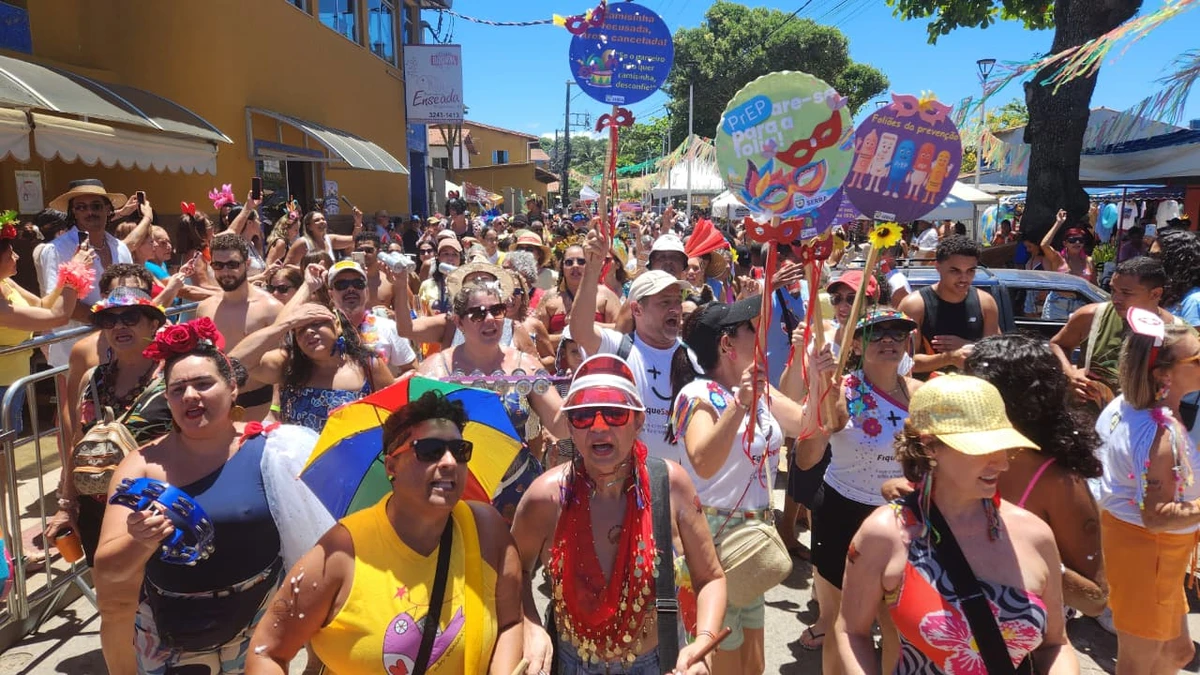 Bloco Banho de Mar à Fantasia, em Manguinhos por Ricardo Medeiros