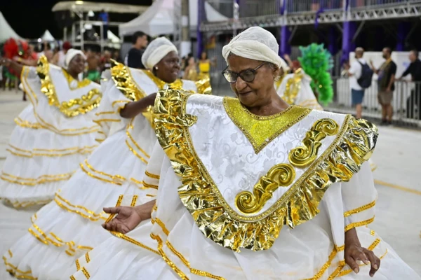 Fechando os desfiles desta sexta-feira (13), a Independente de São Torquato levou apostou no enredo "Ewê Ossain, plantas que curam o corpo e a alma" para a disputa do título. por Divulgação | PMV | Marcos Salles