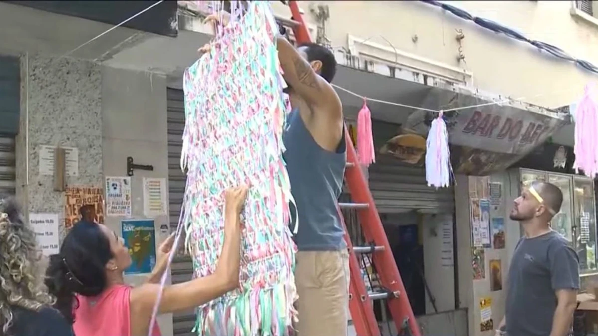 O casamento de Fabiana Novaes e Marcio Merçoni, de 40 anos, será celebrado em um bar no Centro de Vitória após o cortejo em bloquinho