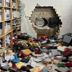 Aconteceu nos últimos dias de 2025 - e as autoridades só foram perceber depois que os ladrões tinham levado milhões de euros de mais de três mil cofres.