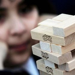 A designer britânica Leslie Scott conta como um jogo familiar que começou na casa de seus pais, em Gana, nos anos 1970, se transformou em um sucesso internacional