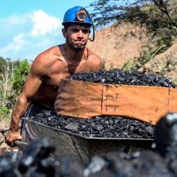 Não é só de petróleo que consistem as riquezas minerais da Venezuela. O subsolo do país guarda grandes depósitos de ferro, bauxita e ouro, além de coltan e terras raras, fundamentais para a indústria de tecnologia.
