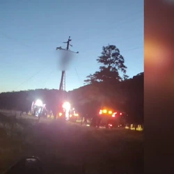 Segundo a PM, Ascendino Cravinho de Carvalho Júnior, de 32 anos, subiu em poste e encostou em fiação energizada ao tentar restabelecer a eletricidade da própria casa