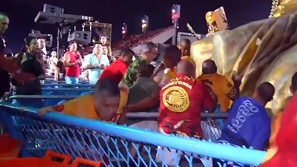 Veículo da União de Maricá, do grupo de acesso, teve princípio de incêndio na dispersão; escola disse que uma equipe da agremiação acompanha a situação de forma permanente