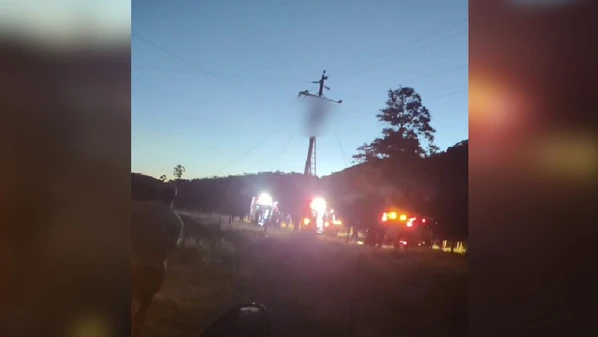 Segundo a PM, Ascendino Cravinho de Carvalho Júnior, de 32 anos, subiu em poste e encostou em fiação energizada ao tentar restabelecer a eletricidade da própria casa