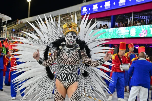 A Império de Fátima transformou a avenida em um verdadeiro reino encantado ao apresentar o enredo "Era uma vez... Embarque nessa viagem mágica!" por Marcos Salles 