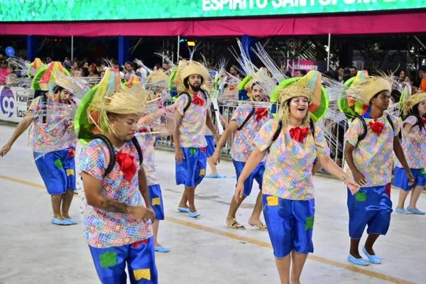 Com o enredo "Sob o Céu Junino, a Mocidade Faz a Festa!", a escola Mocidade da Praia entrou no Sambão do Povo por Léo Silveira