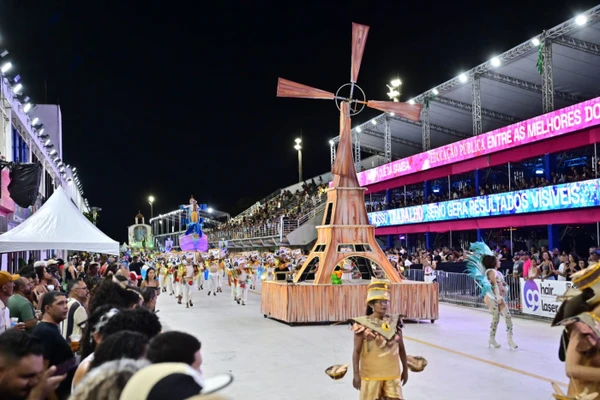Com o enredo "Sob o Céu Junino, a Mocidade Faz a Festa!", a escola Mocidade da Praia entrou no Sambão do Povo por Léo Silveira