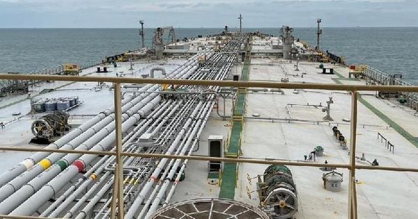 Governos estudam como é possível combater o fluxo de petróleo objeto de embargos internacionais, por países que ignoram as regras de exportação e usam os lucros para alimentar suas máquinas de guerra ou a repressão.
