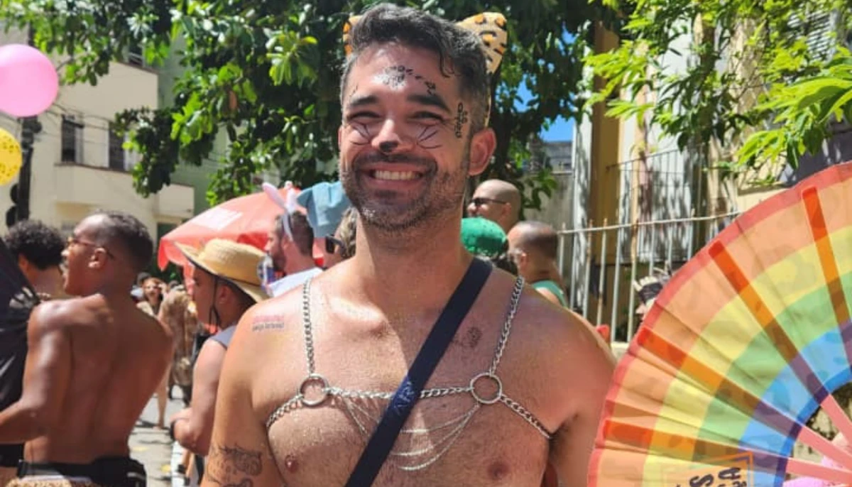  Matheus Corassa, um dos organizadores do bloco Amigos da Onça