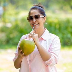 Amplamente consumida e considerada uma opção saudável, ela contribui para a saúde de diferentes formas 