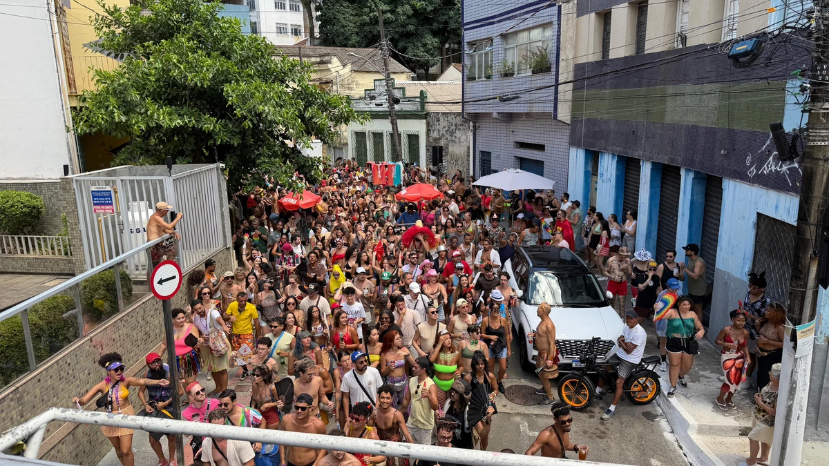 Bloco Amigos da Onça completa 10 anos e leva multidão ao Centro de Vitória por Felipe Khoury