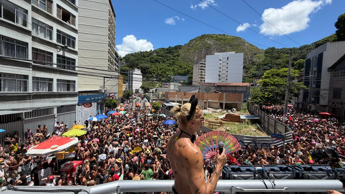 Bloco Amigos da Onça completa 10 anos e leva multidão ao Centro de Vitória por Felipe Khoury
