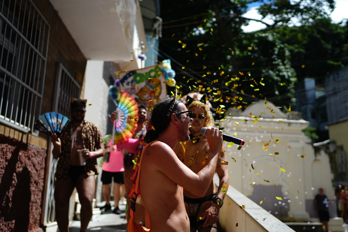 Bloco Amigos da Onça completa 10 anos e leva multidão ao Centro de Vitória por Fernando Madeira