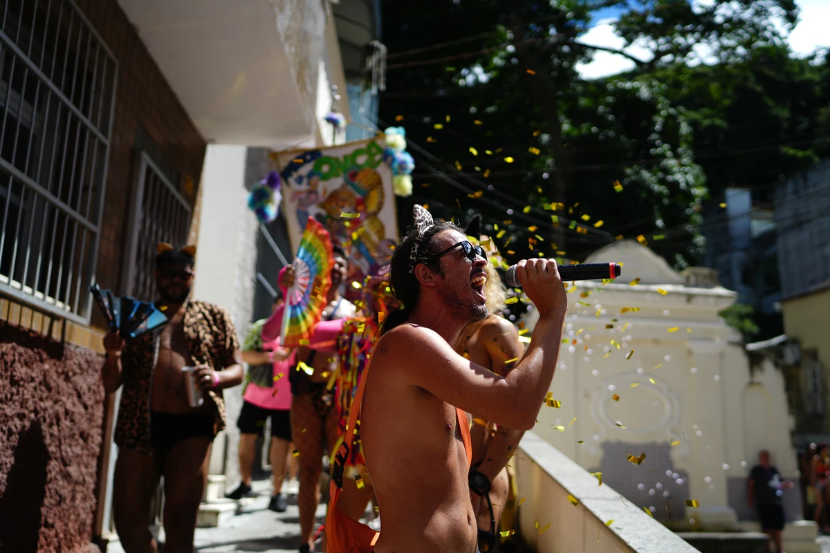 Bloco Amigos da Onça completa 10 anos e leva multidão ao Centro de Vitória por Fernando Madeira