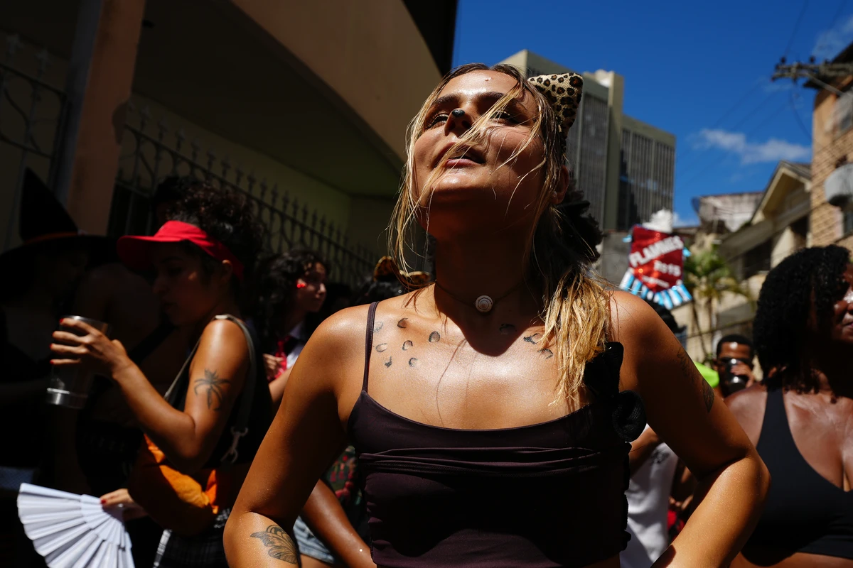 Bloco Amigos da Onça completa 10 anos e leva multidão ao Centro de Vitória por Fernando Madeira