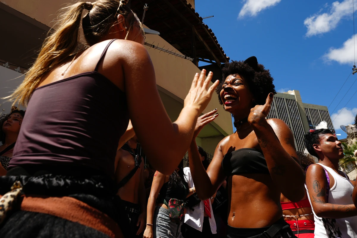 Bloco Amigos da Onça completa 10 anos e leva multidão ao Centro de Vitória por Fernando Madeira