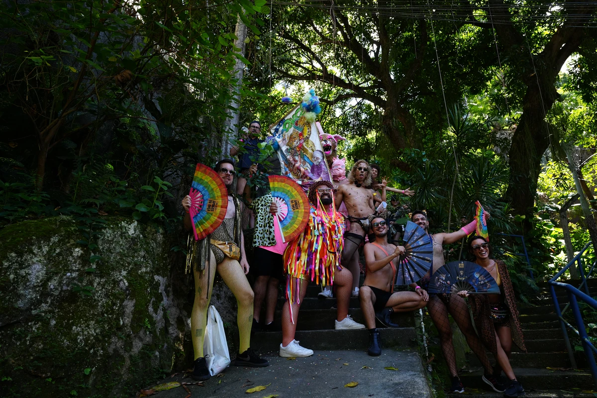 Bloco Amigos da Onça completa 10 anos e leva multidão ao Centro de Vitória por Fernando Madeira