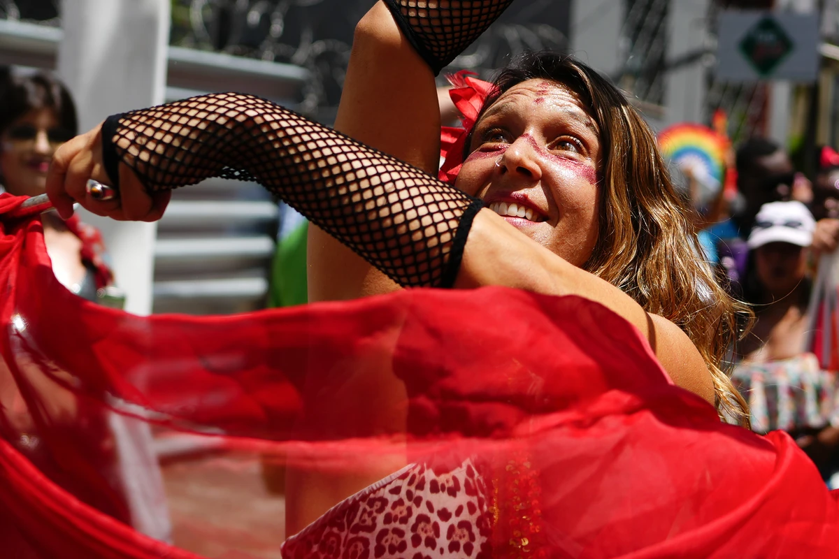 Bloco Amigos da Onça completa 10 anos e leva multidão ao Centro de Vitória por Fernando Madeira
