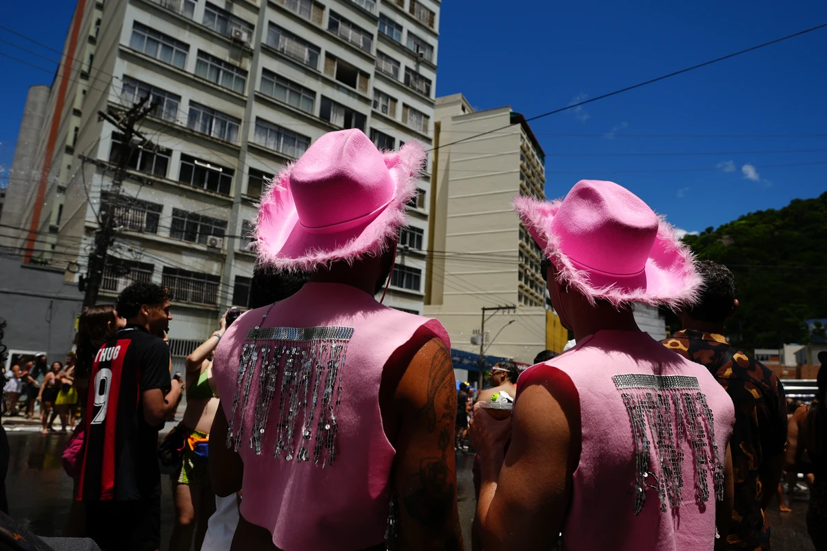Bloco Amigos da Onça completa 10 anos e leva multidão ao Centro de Vitória por Fernando Madeira