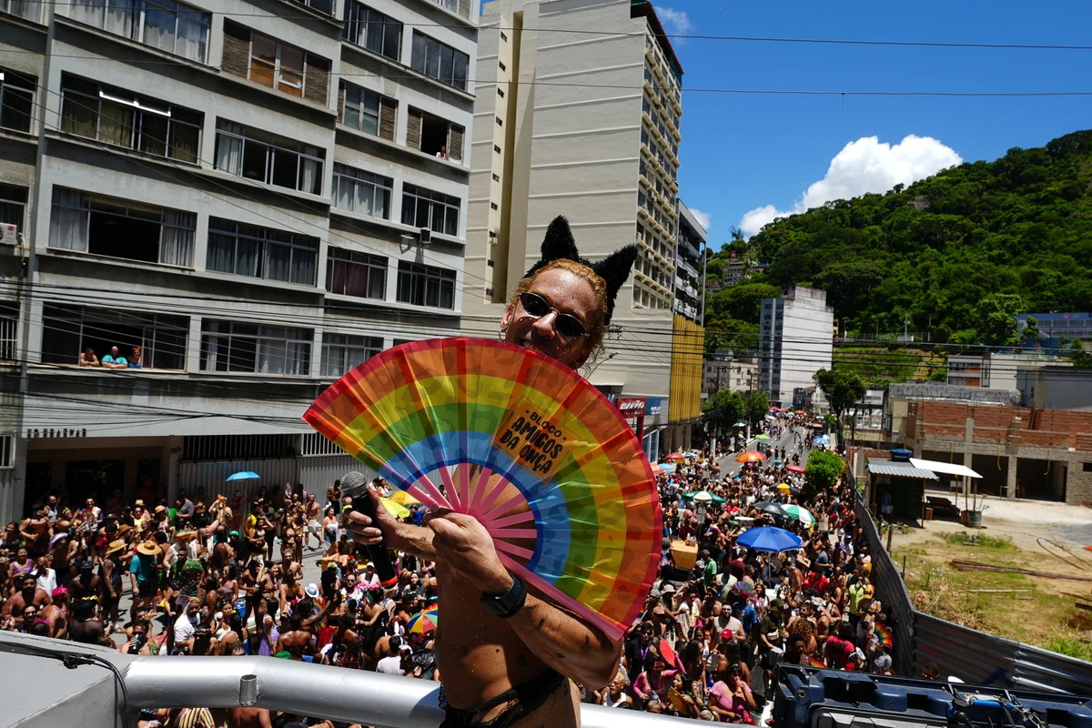 Bloco Amigos da Onça completa 10 anos e leva multidão ao Centro de Vitória por Fernando Madeira