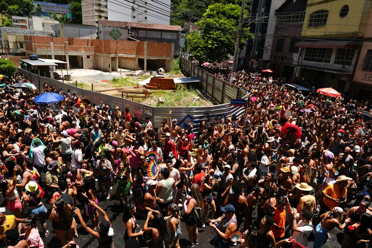 Bloco Amigos da Onça completa 10 anos e leva multidão ao Centro de Vitória por Fernando Madeira