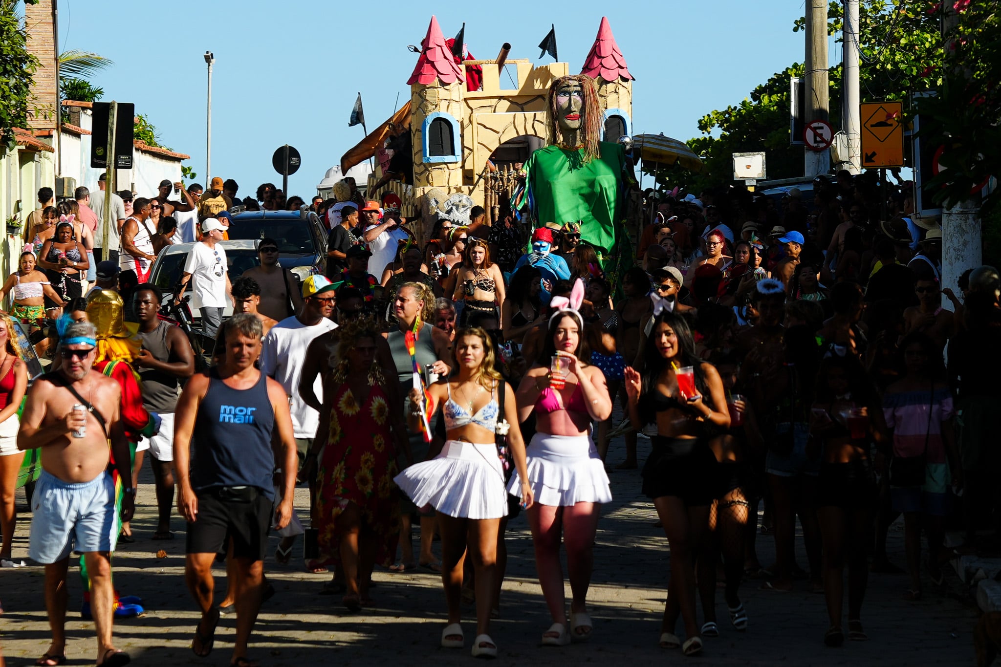 Bloco Surpresa no carnaval da Barra do Jucu por Vitor Jubini