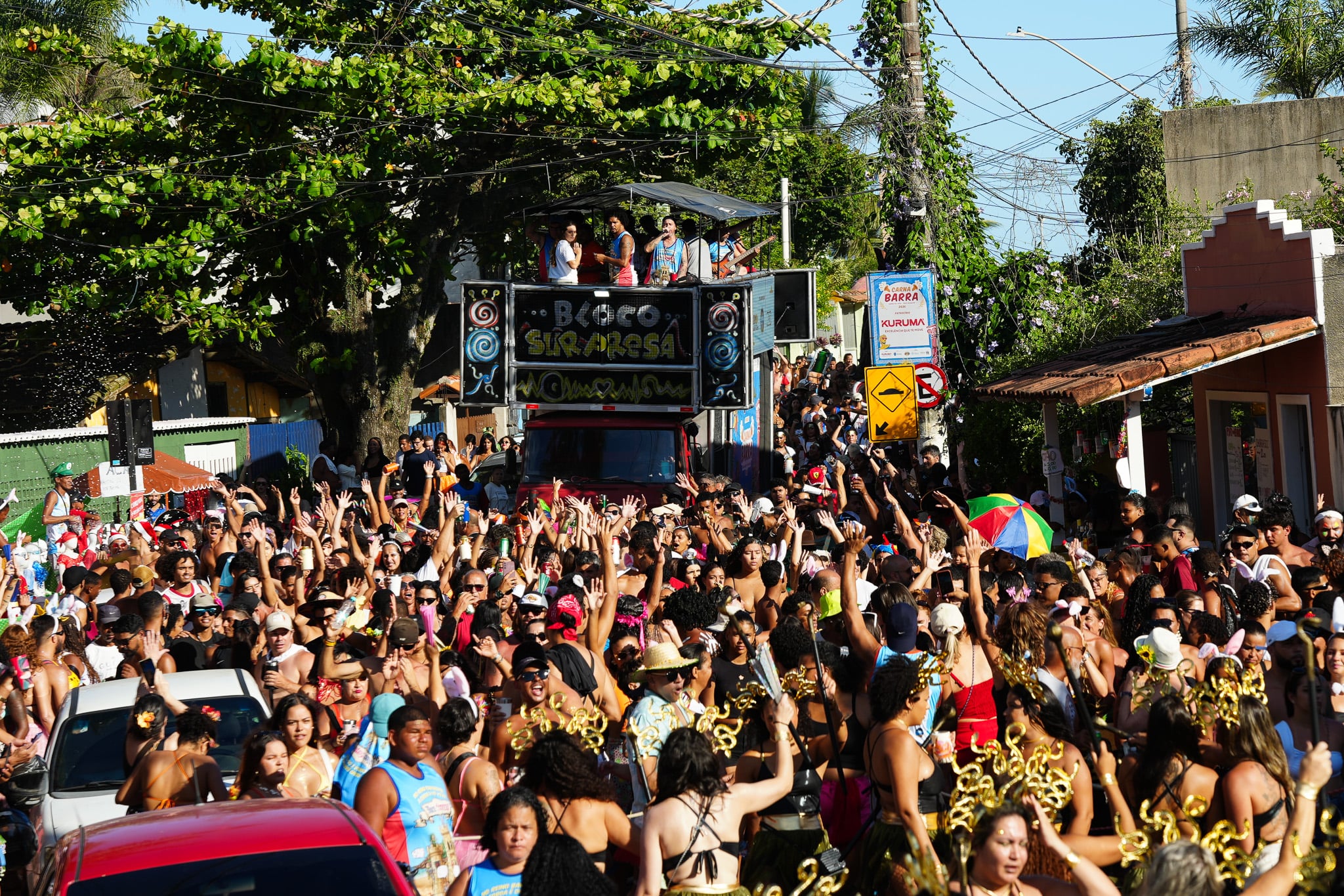 Bloco Surpresa no carnaval da Barra do Jucu por Vitor Jubini