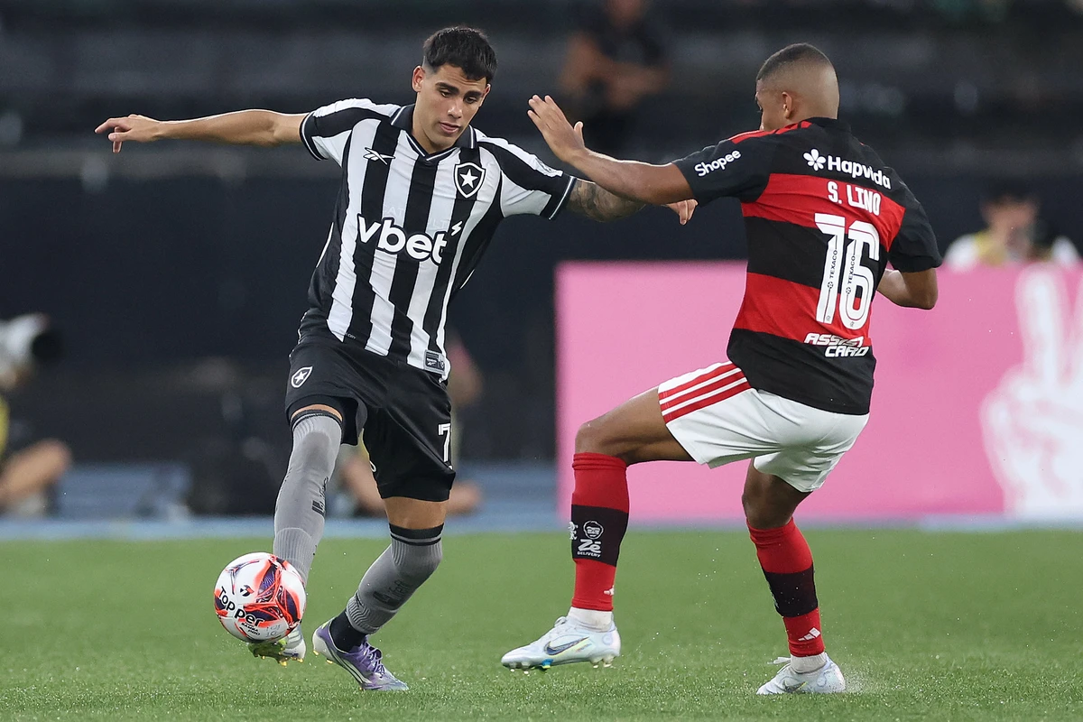 Villalba é marcado por Samuel Lino em Botafogo x Flamengo