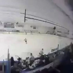 Outras três pessoas ficaram feridas e suspeito morreu após os disparos, ocorridos durante jogo numa pequena cidade em Rhode Island