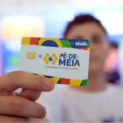 Programa oferece auxílio mensal e poupança para futuros professores; veja quem pode e como participar