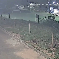 Suspeitos em motocicleta atiraram contra policiais, fugiram a pé e abandonaram veículo com restrição de furto/roubo. Caso será investigado pela Polícia Civil