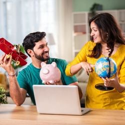 Definir limites, reservar com antecedência e acompanhar despesas são atitudes que ajudam a evitar dívidas após a viagem