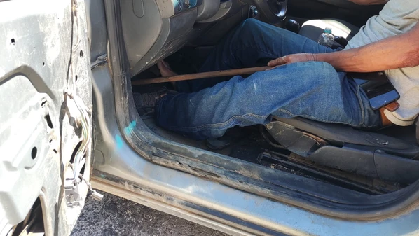 Condutor, que é PCD, usava cabo de vassoura improvidado para acionar embreagem; teste do bafômetro apontou quase cinco vezes o limite legal