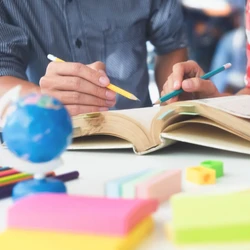 Estudantes da rede estadual têm até a próxima quarta-feira (25) para concorrer a 5.220 vagas nos Centros Estaduais de Idiomas (CEI) em 2026