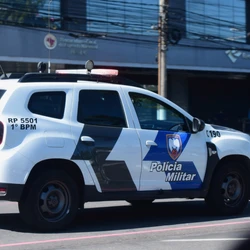 Suspeito fugiu após o crime com o celular da vítima; polícia realizou buscas, mas homem não foi localizado