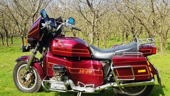 O 'frankenstein' que subiu em duas rodas, ganhou motor de Fusca e até marcha à ré; modelo foi produzido pela Amazonas Motocicletas Especiais (AME), fundada em 1978