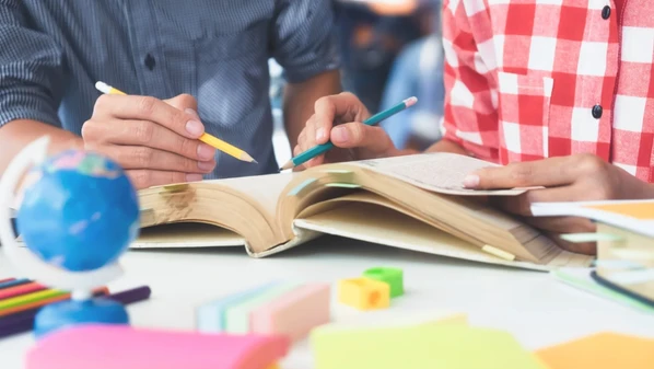 Estudantes da rede estadual têm até a próxima quarta-feira (25) para concorrer a 5.220 vagas nos Centros Estaduais de Idiomas (CEI) em 2026