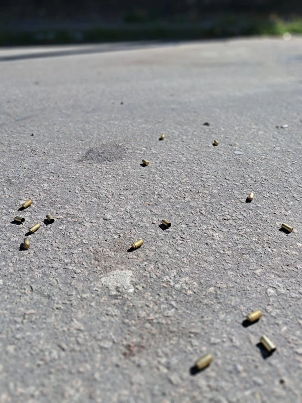 Cápsulas ficaram espalhadas pelo chão após ataque em João Goulart por Archimedes Patricio