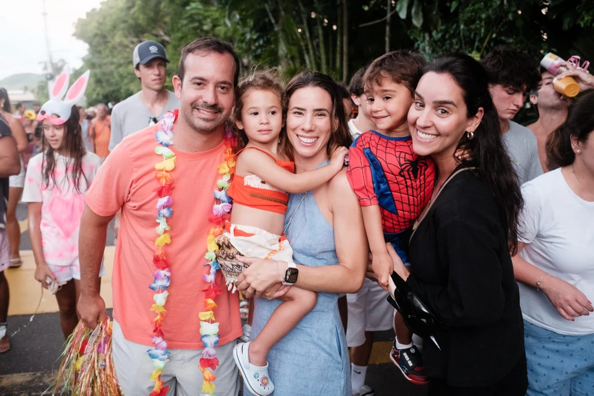 Desfile do  Grêmio Recreativo Unidos da Aldeia (GRUA)